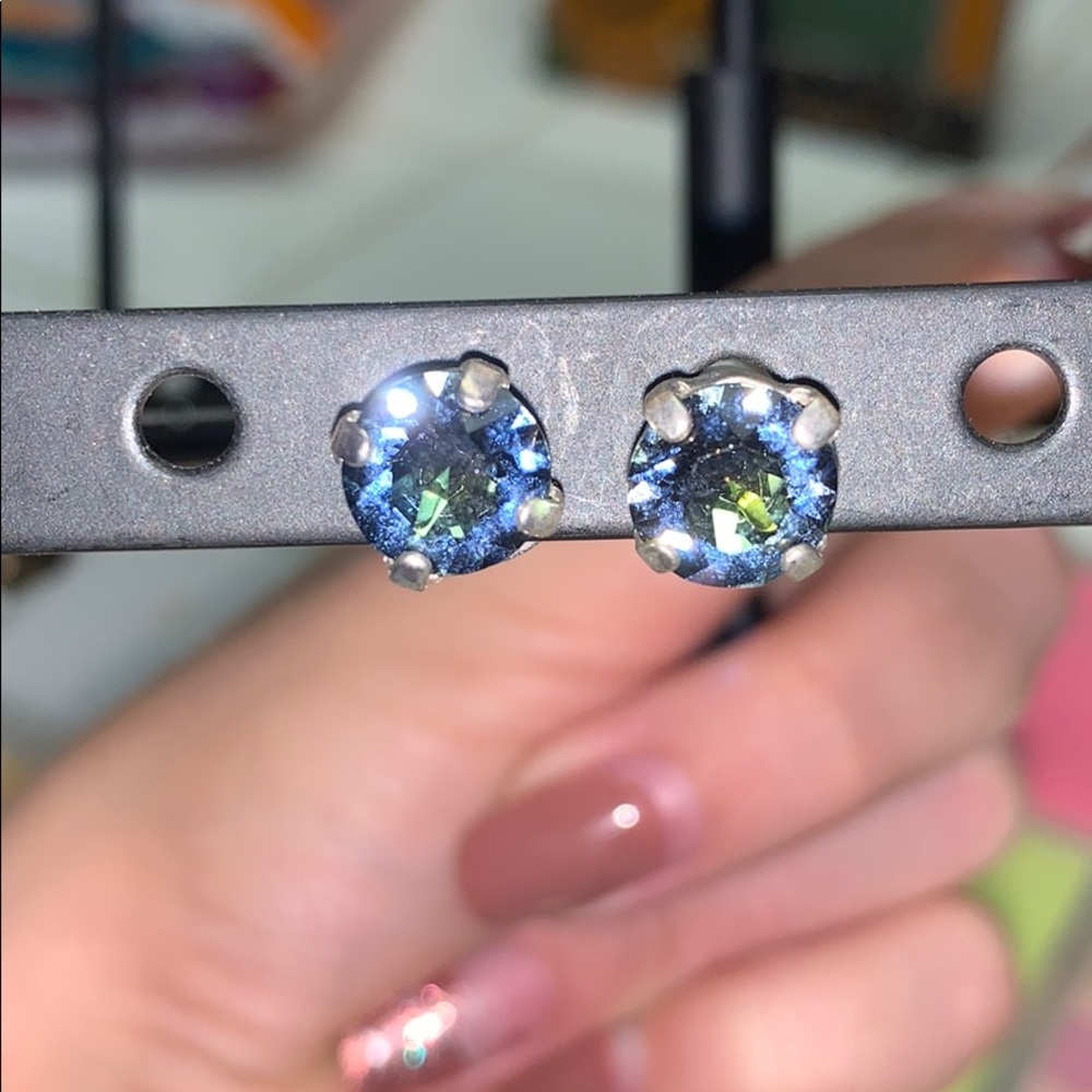 Cushioncut stud